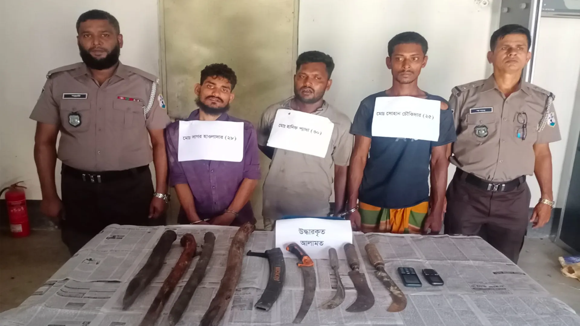 বরিশালে ডাকাতির প্রস্তুতিকালে শিশুসহ ৪ ডাকাত আটক
